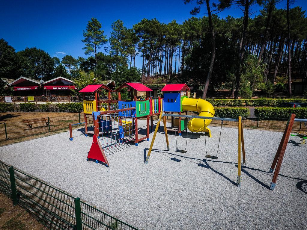Village Vacances Les Genêts Léon Exterior foto